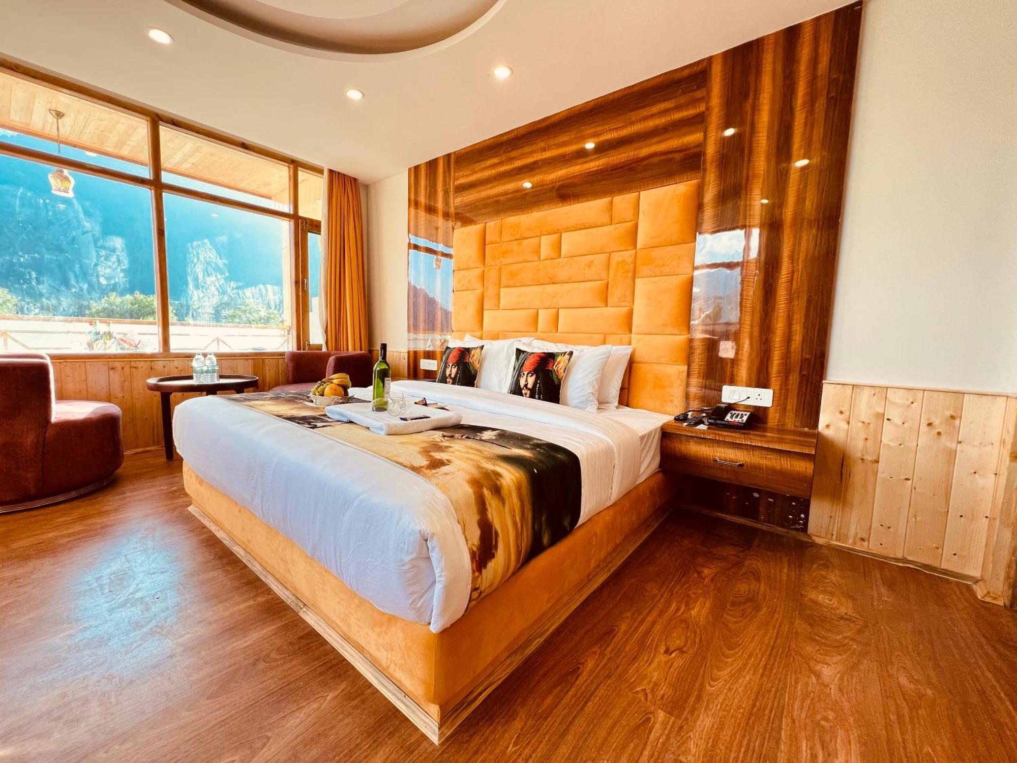 Hotel West Western #neartomallroad #gym #lawn #playingzone #pooltable #kidsfriendly #mountainview #tabletennis #familyfriendly #privateparking