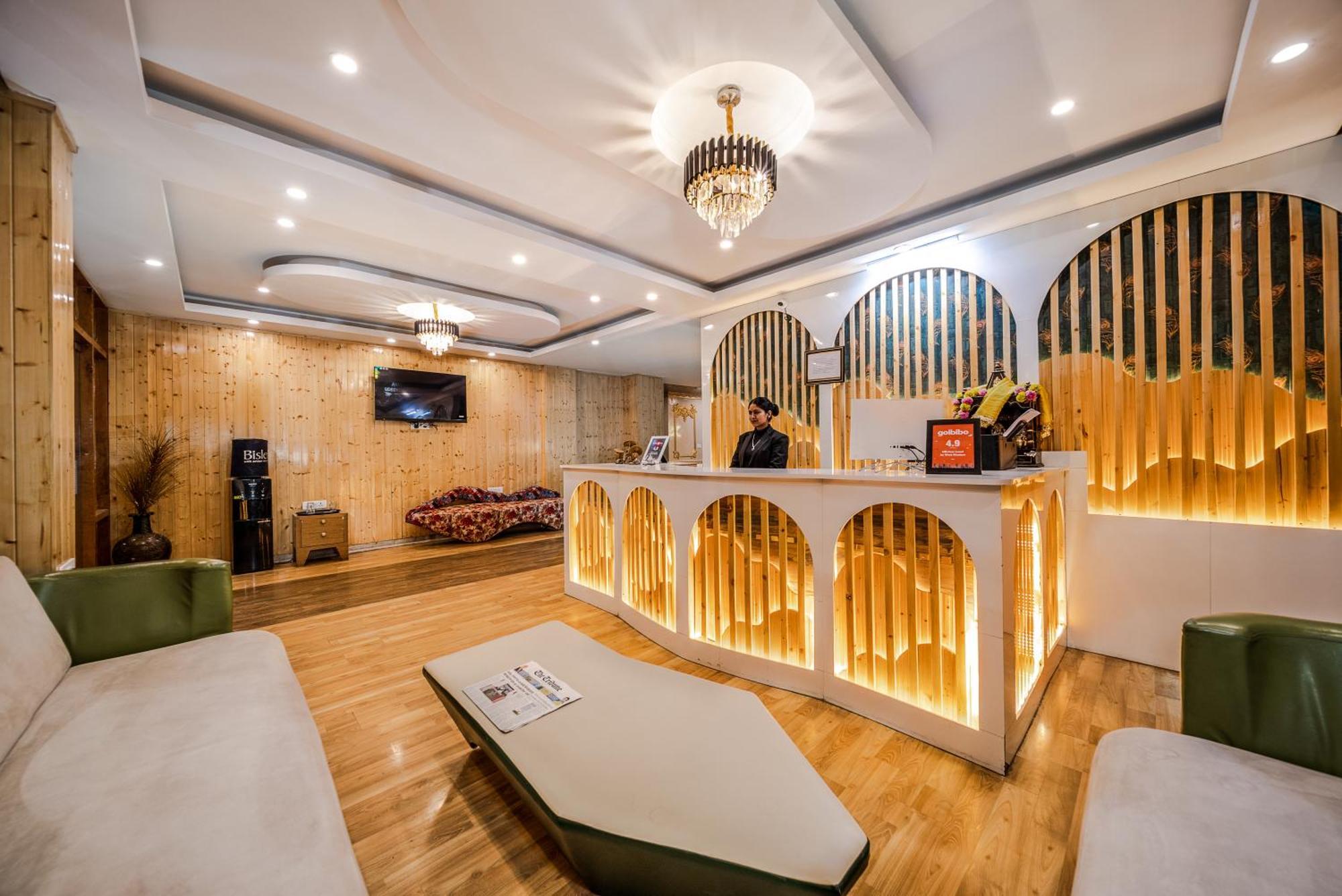Hotel West Western #neartomallroad #gym #lawn #playingzone #pooltable #kidsfriendly #mountainview #tabletennis #familyfriendly #privateparking Manali (Himachal Pradesh)