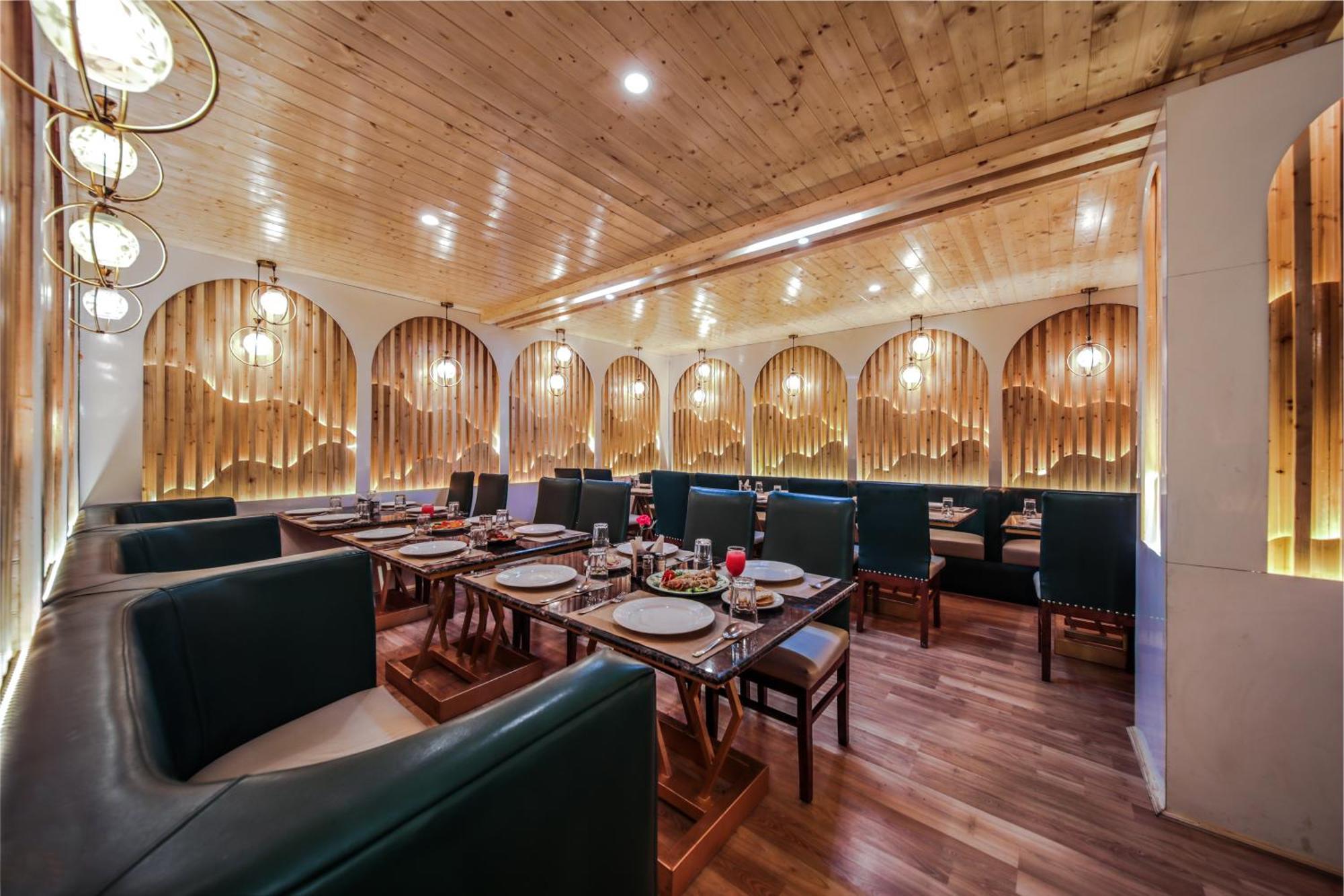 Hotel West Western #neartomallroad #gym #lawn #playingzone #pooltable #kidsfriendly #mountainview #tabletennis #familyfriendly #privateparking Manali (Himachal Pradesh)